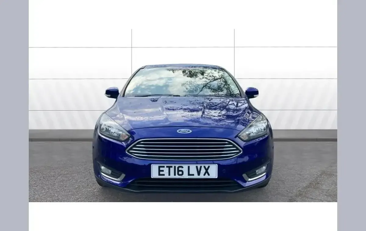 Usado Ford Focus Titanium 100 HP (73 kW) 2016 Azul Citadino