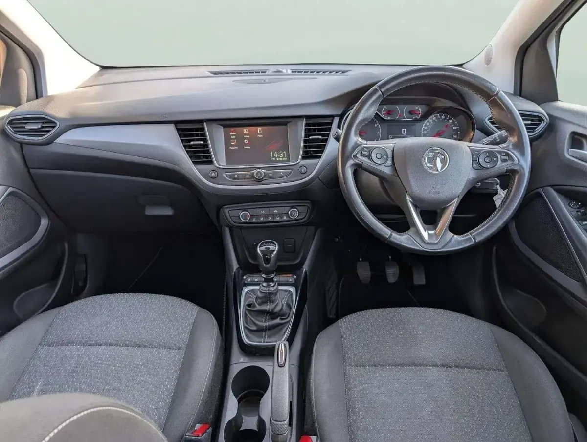 Used Vauxhall Crossland S 109 HP (80 kW) 2021 White SUV