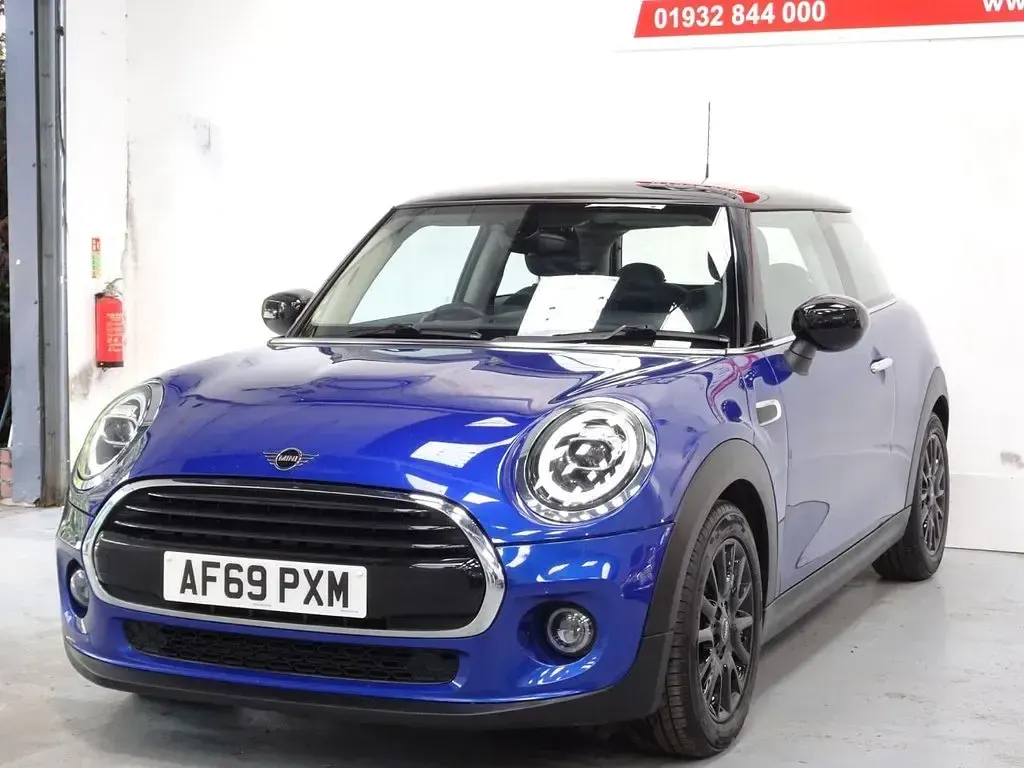 Used Mini Cooper Classic 136 HP (100 kW) 2019 Blue Hatchback