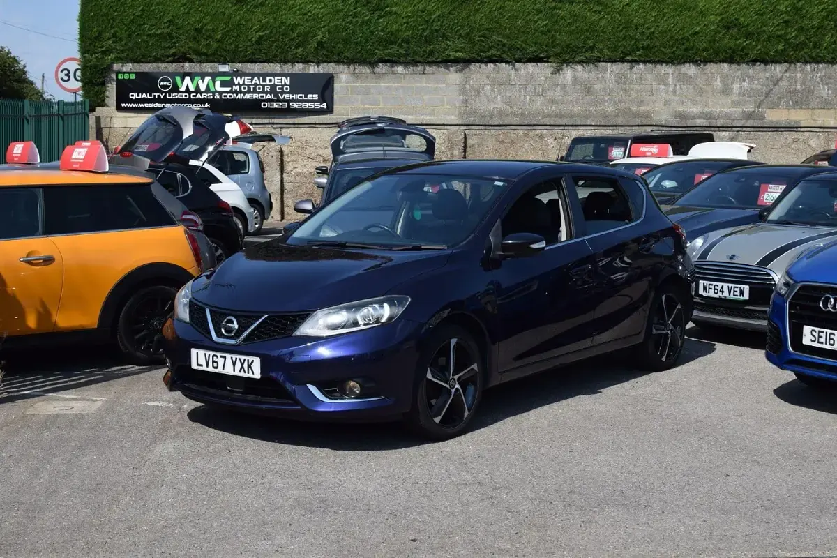 Used Nissan Pulsar N-Connecta 115 HP (84 kW) 2017 Blue Hatchback