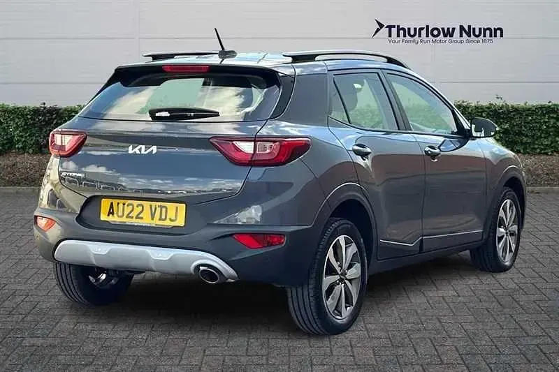 Usado Kia Stonic 99 CV (72 kW) 2022 Gris SUV