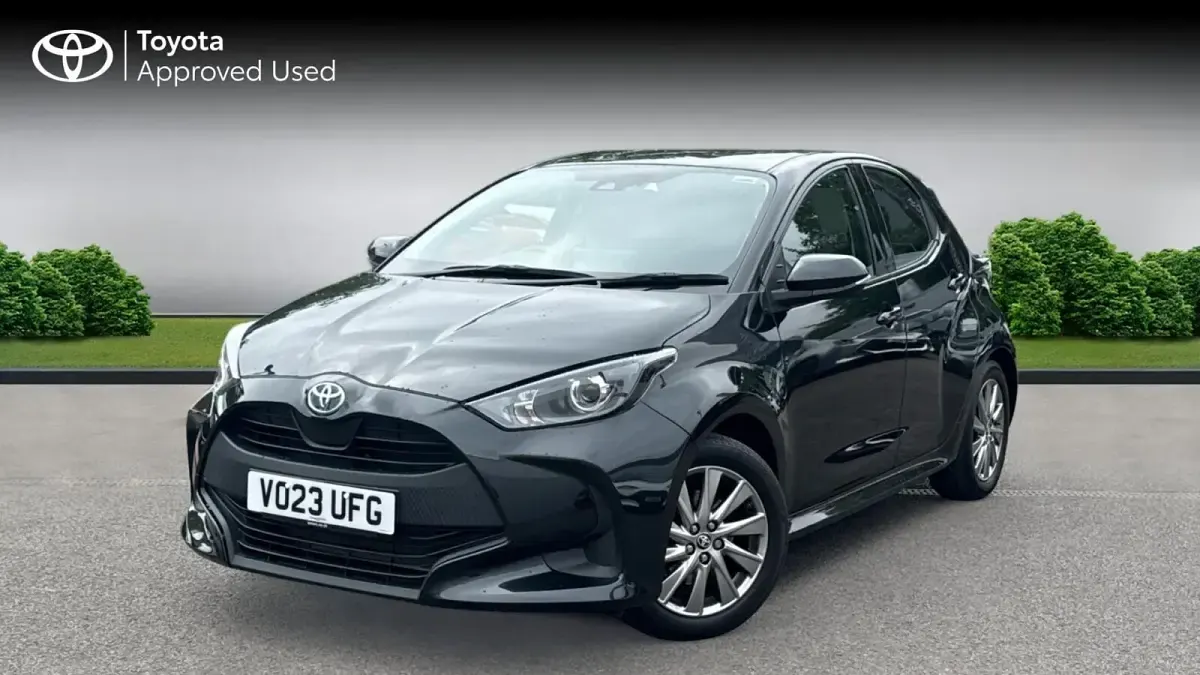 Usado Toyota Yaris Hybrid 116 HP (85 kW) 2023 Preto Citadino