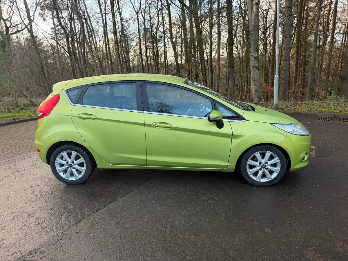 Used Ford Fiesta Zetec 96 HP (70 kW) 2010 Green Hatchback