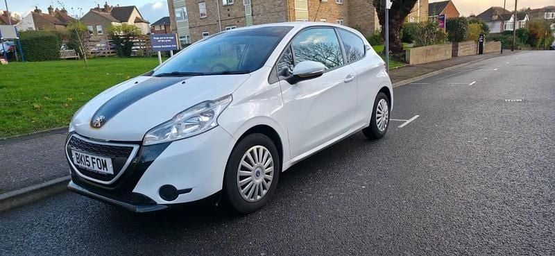 Used Peugeot 208 Access 68 HP (50 kW) 2015 White Hatchback