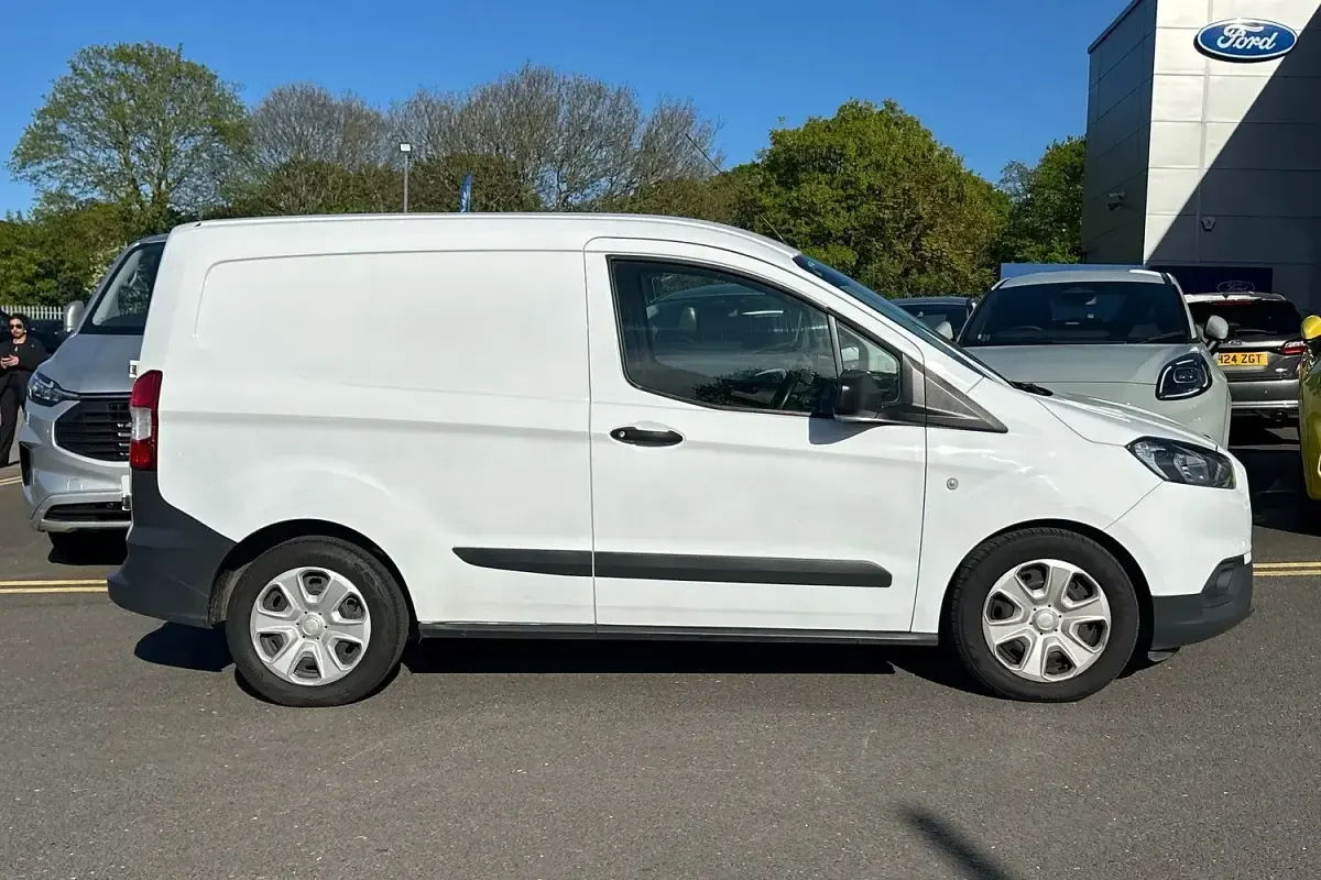 Usado Ford Transit Trend 100 HP (73 kW) 2022 Branco Van