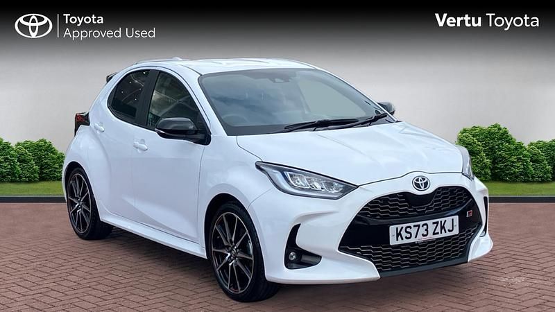 Used Toyota Yaris Hybrid Sport 116 HP (85 kW) 2023 White Hatchback