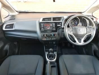 Używany Honda Jazz S 102 KM (75 kW) 2018 Szary Hatchback