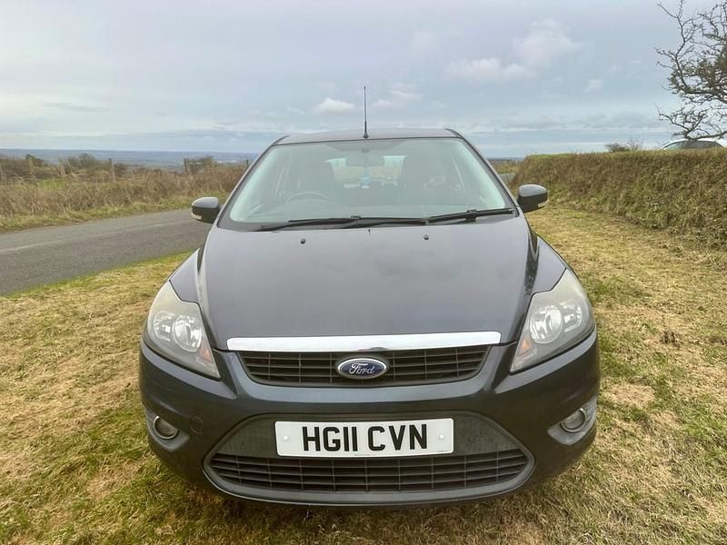 Used Ford Focus Zetec 123 HP (90 kW) 2011 Grey Hatchback