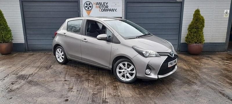 Bronze Used 2015 Toyota Yaris Hybrid Hatchback | £9,495 (Fair price) - Image 1/4