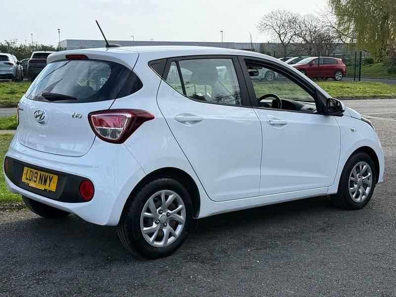 Used Hyundai i10 SE 87 HP (63 kW) 2019 White Hatchback