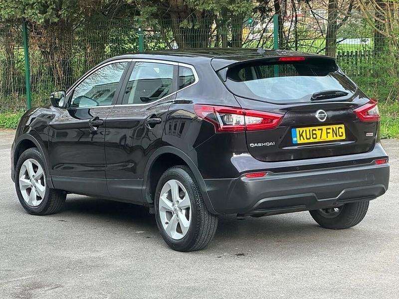 Used Nissan Qashqai Acenta 115 HP (84 kW) 2017 Black SUV