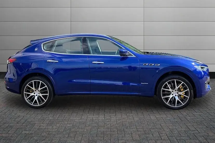 Used Maserati Levante GranLusso 350 HP (257 kW) 2021 Blu nobile SUV