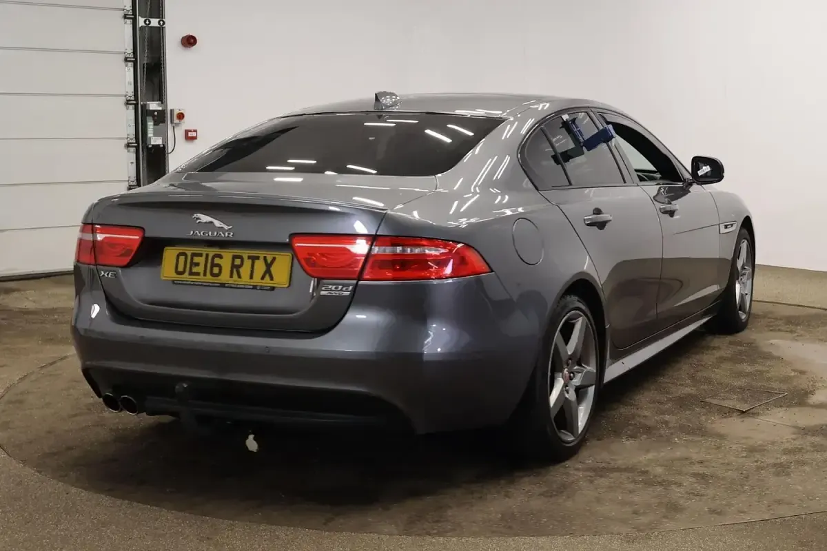 Used Jaguar XE R-Sport 180 HP (132 kW) 2016 Blue Sedan