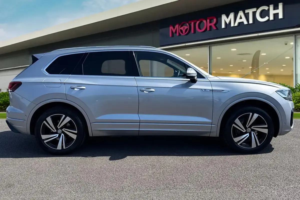 Używany VW Touareg R-line 2019 Srebrny SUV