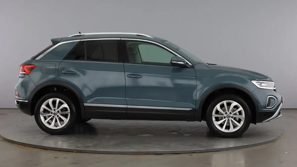 Usado VW T-Roc Style 150 HP (110 kW) 2024 Azul SUV
