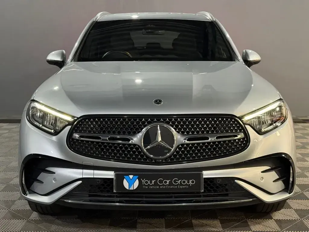 Käytetty Mercedes GLC300 AMG line 258 HP (189 kW) 2023 Hopea Katumaasturi