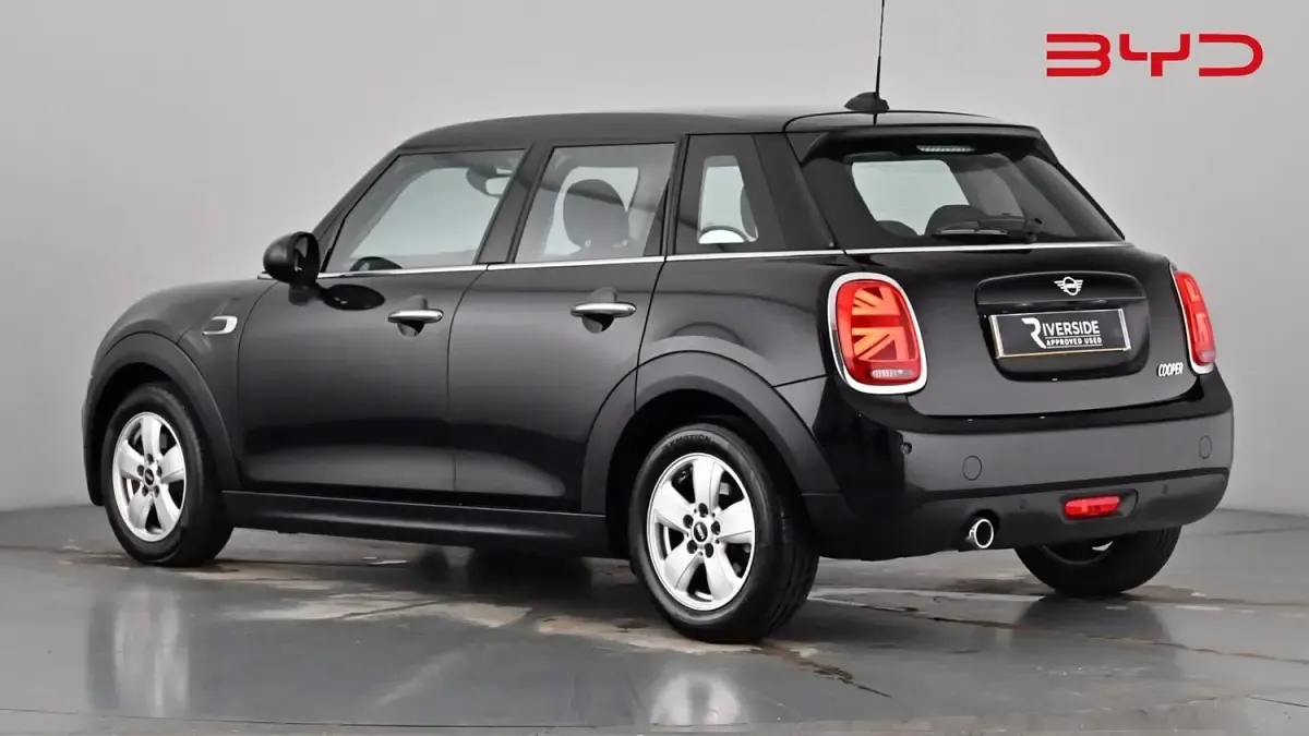Used Mini Cooper Classic 136 HP (100 kW) 2019 Midnight black Hatchback