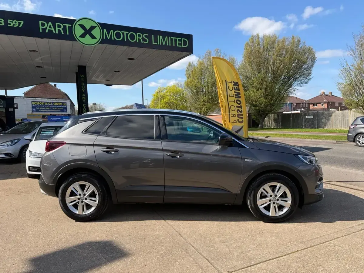Used Vauxhall Grandland X Business Edition 130 HP (95 kW) 2019 Grey SUV