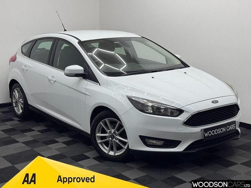 White Used 2015 Ford Focus Zetec Hatchback | £4,550 (Fair price) - Image 1/3