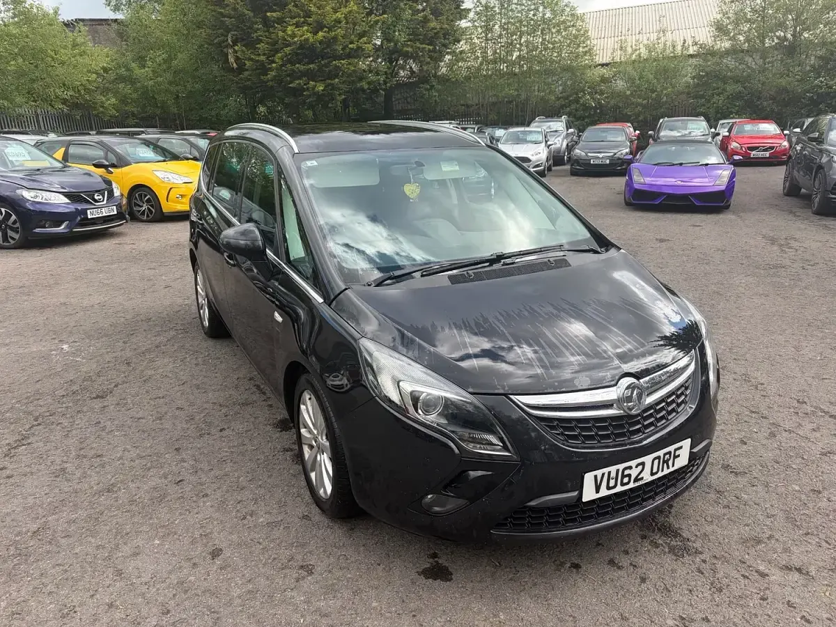 Second-hand Vauxhall Zafira 170 CP (125 kW) 2012 Negru Monovolum