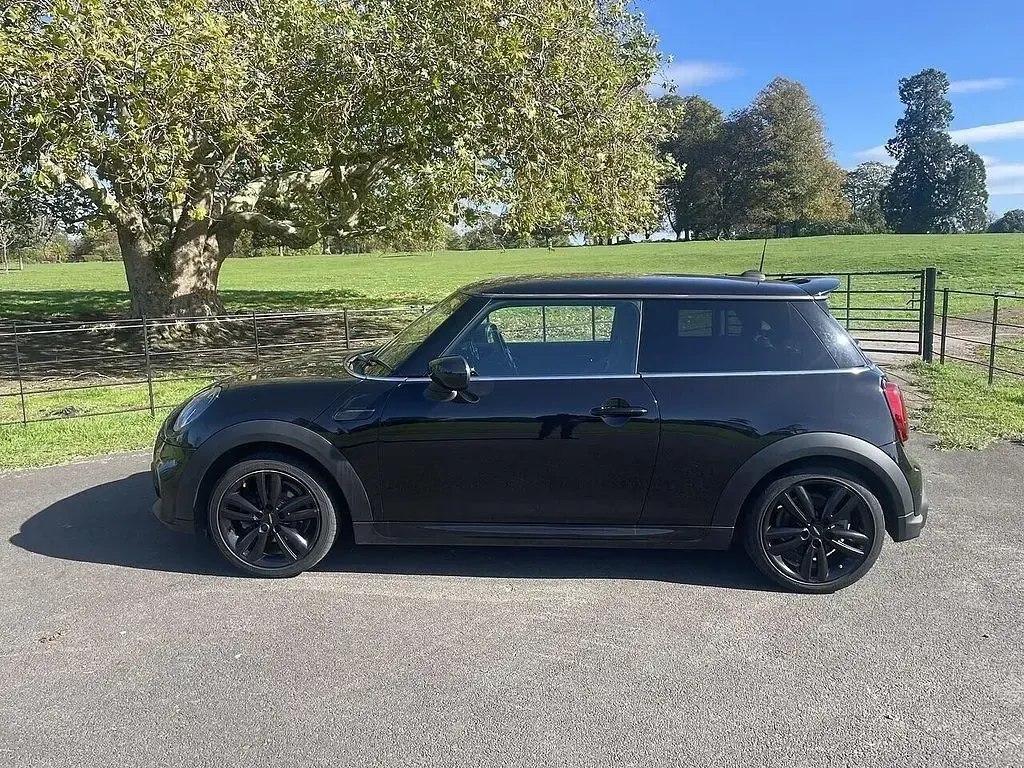 Used Mini Cooper Hatch 136 HP (100 kW) 2021 Black Hatchback