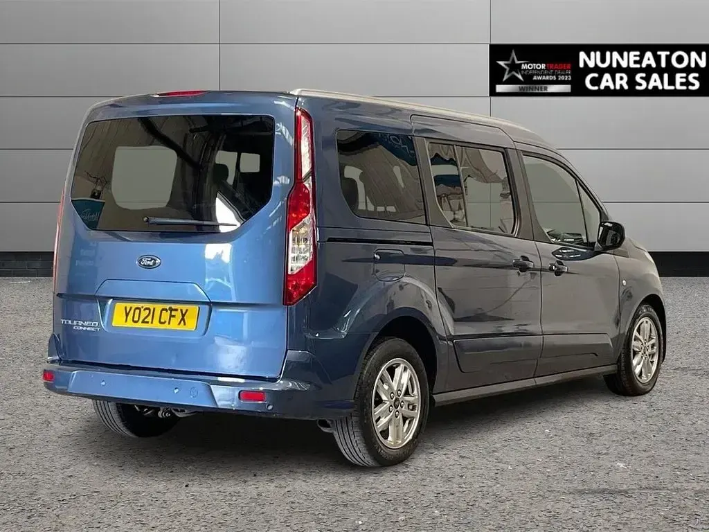 Used Ford Grand Tourneo Connect Titanium 120 HP (88 kW) 2021 Blue MPV