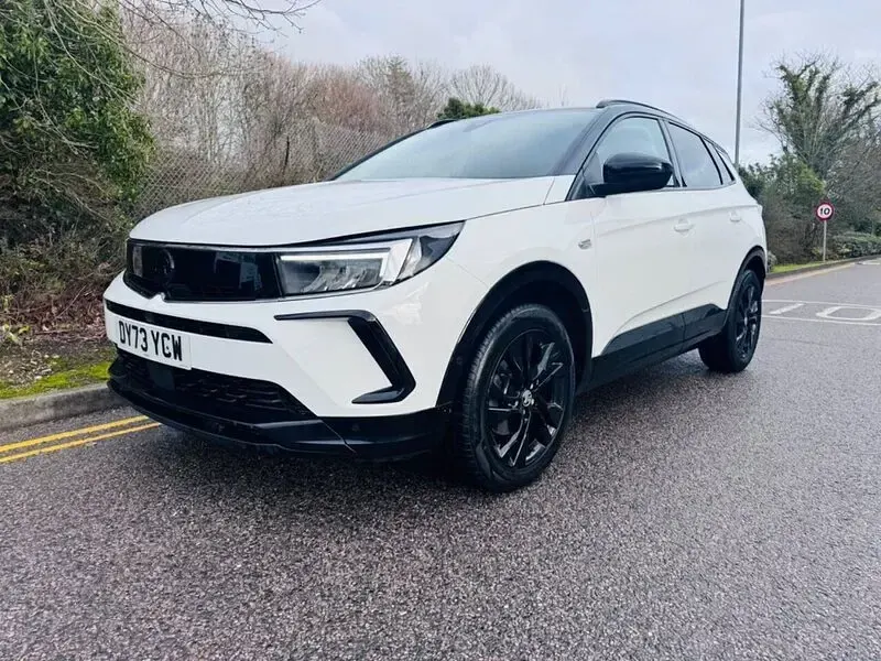 Used Vauxhall Grandland X 130 HP (95 kW) 2023 White SUV