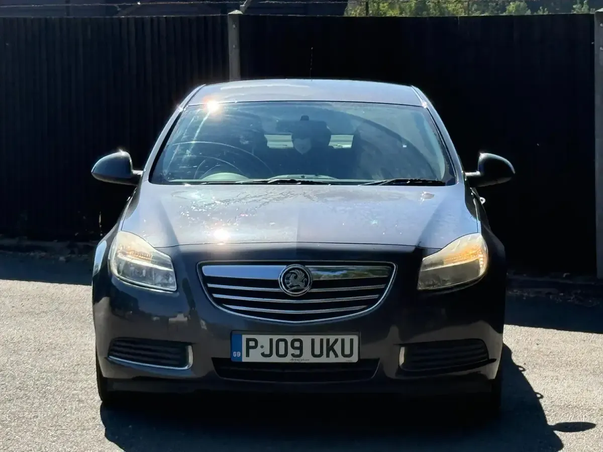 Used Vauxhall Insignia 140 HP (102 kW) 2009 Grey Sedan
