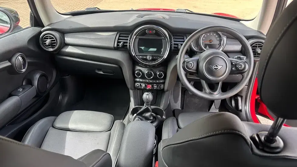 Used Mini Cooper Classic 136 HP (100 kW) 2020 Red Hatchback