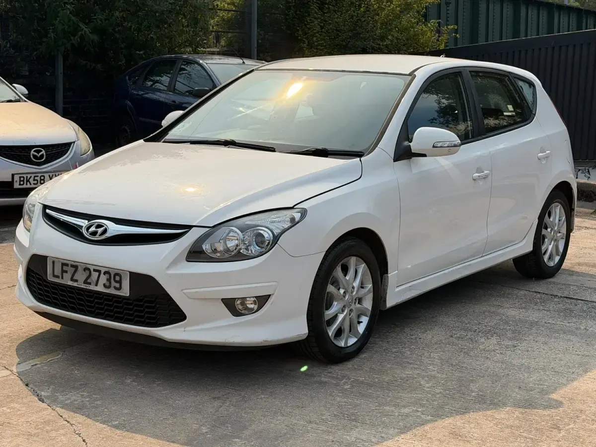 Used Hyundai i30 Comfort 2011 White Hatchback