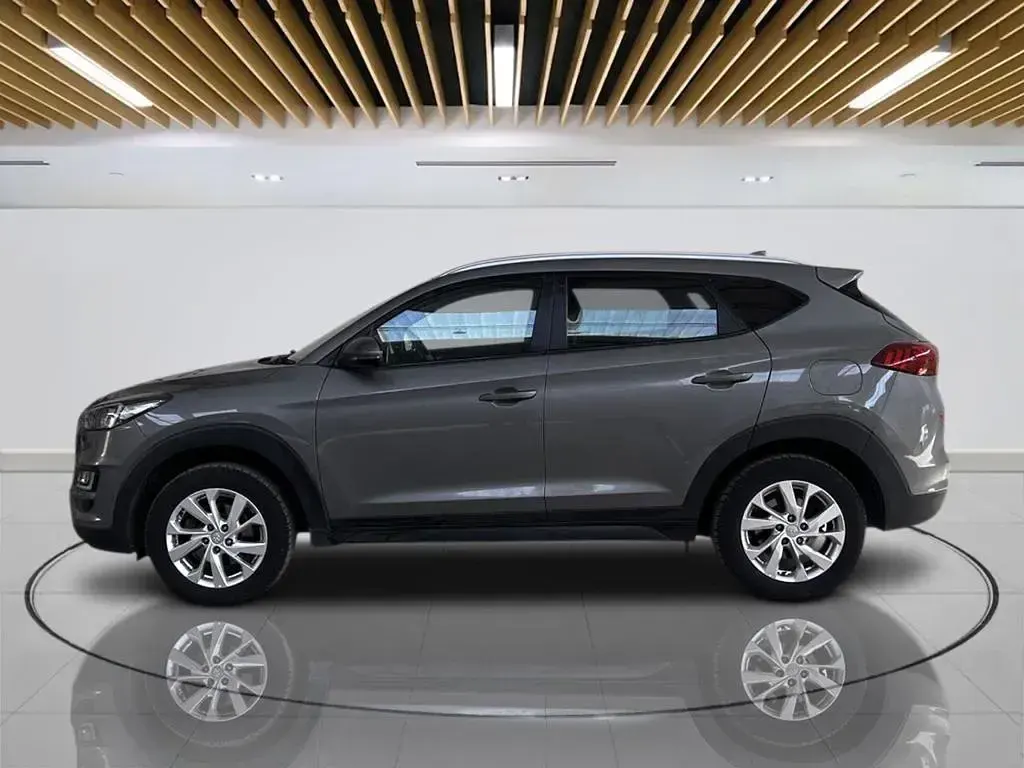 Used Hyundai Tucson SE 136 HP (100 kW) 2019 Grey SUV