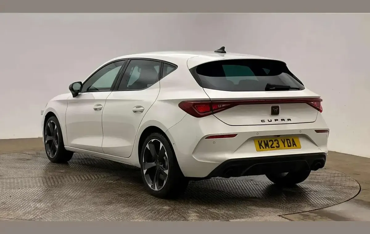 Used Cupra Leon VZ1 241 HP (177 kW) 2023 White Hatchback