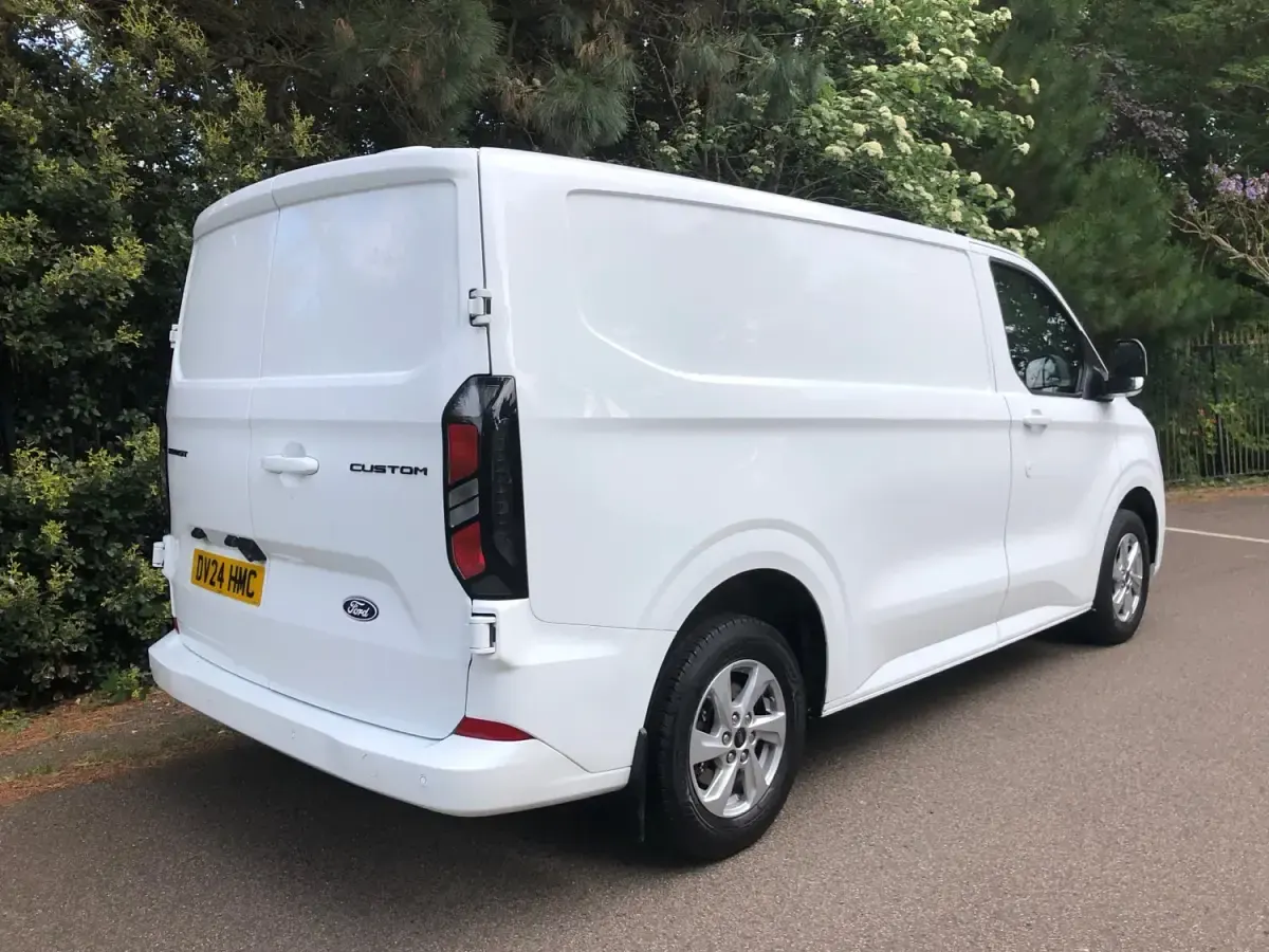 Used Ford Transit Custom Limited 136 HP (100 kW) 2024 White Van