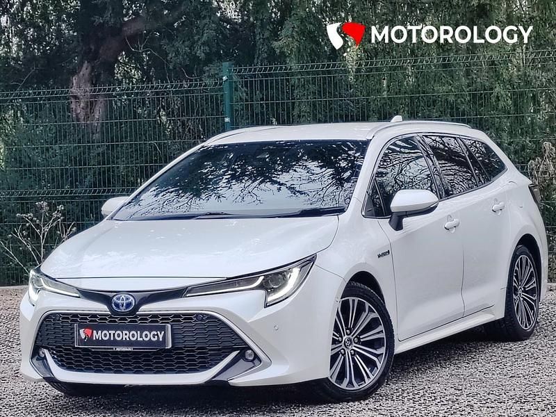 Used Toyota Corolla 184 HP (135 kW) 2019 White Estate