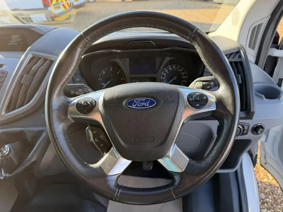 Usado Ford Transit Trend 125 CV (91 kW) 2016 Blanco Berlina