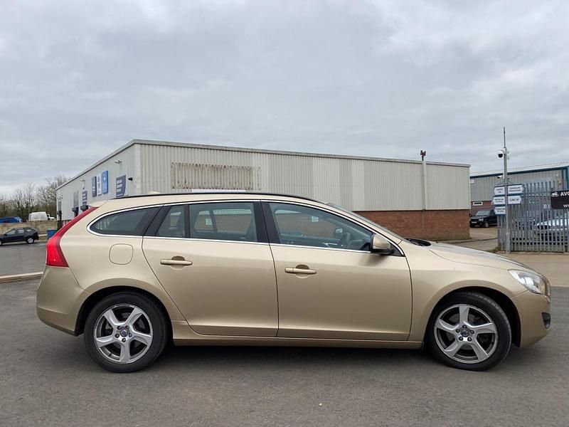 Used Volvo V60 SE 163 HP (119 kW) 2012 Gold Estate