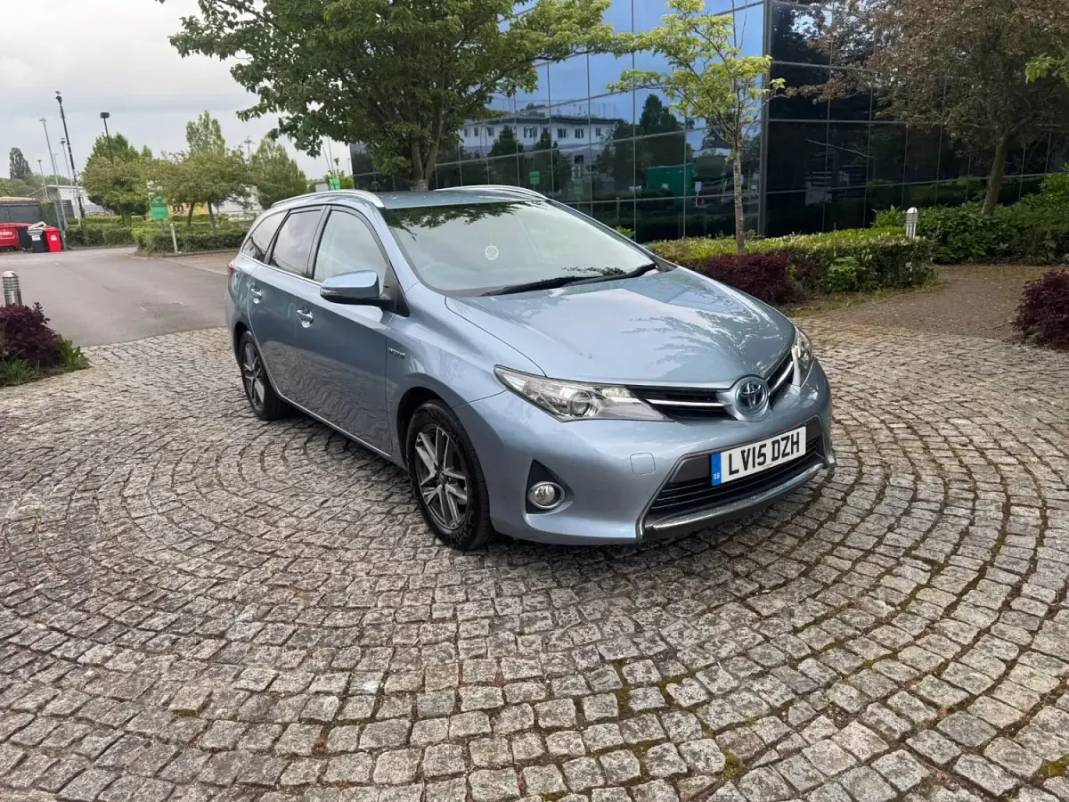 Usado Toyota Auris Hybrid 2015 Azul Carrinha