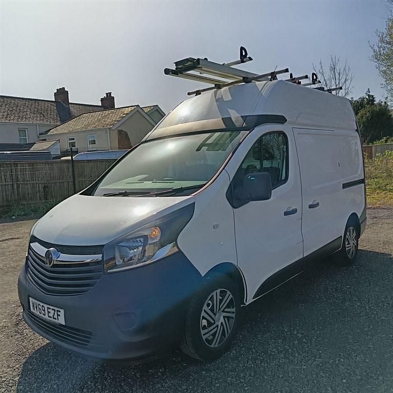Used Vauxhall Vivaro 125 HP (91 kW) 2019 White MPV