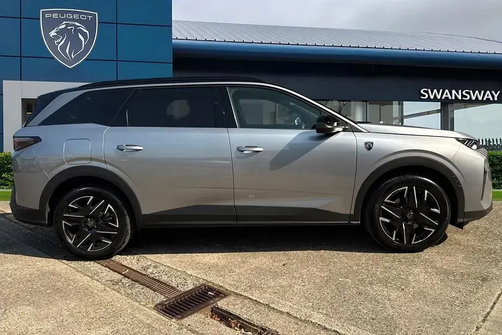 Used Peugeot 5008 GT 134 HP (98 kW) 2025 Grey SUV