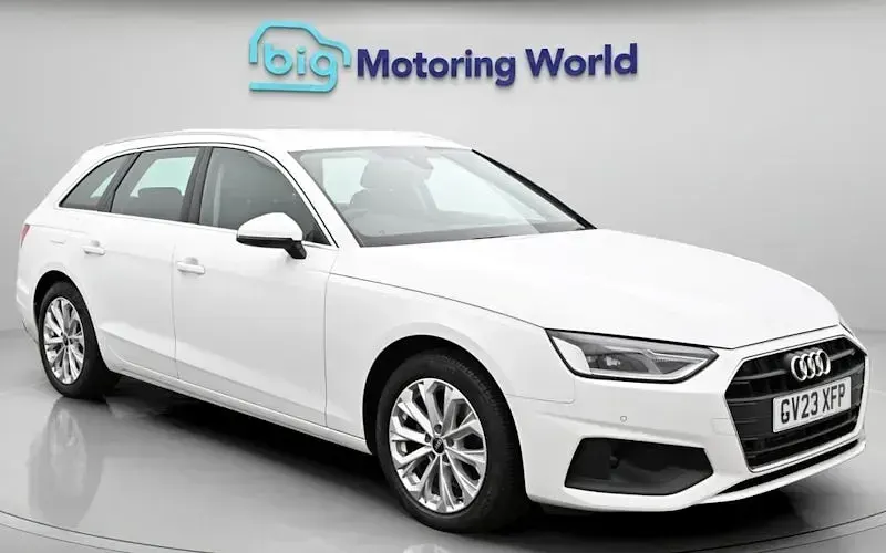 Usado Audi A4 150 HP (110 kW) 2023 Branco Carrinha