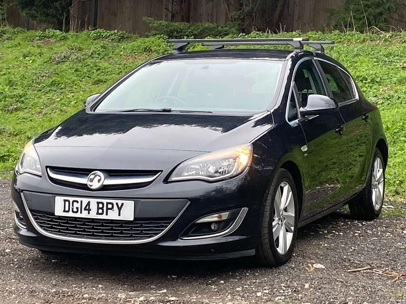 Used Vauxhall Astra SRi 115 HP (84 kW) 2014 Black Hatchback
