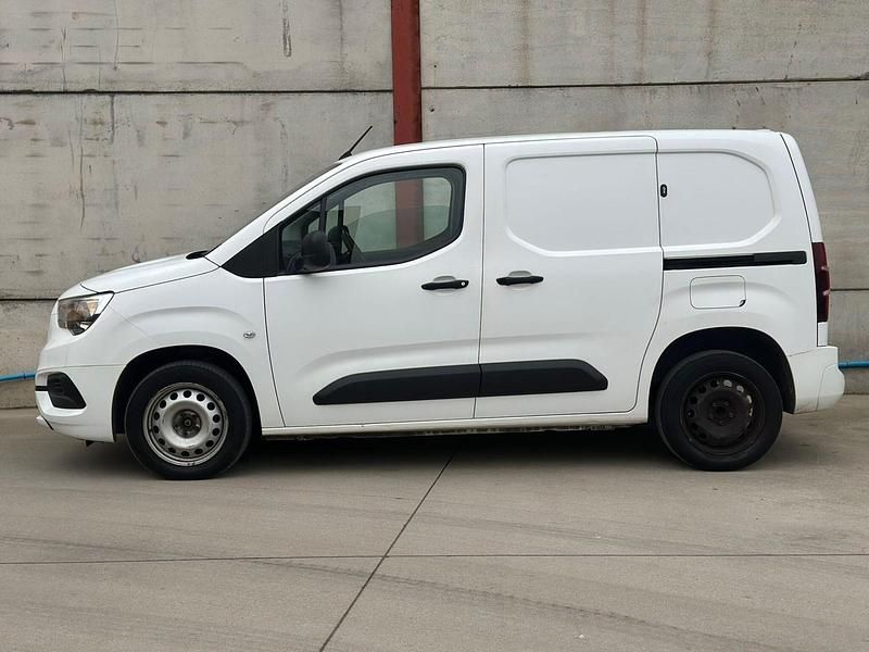 Used Vauxhall Combo Sportive 100 HP (73 kW) 2020 White Van