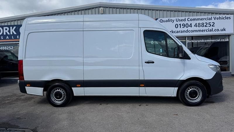 Used Mercedes Sprinter Progressive 148 HP (108 kW) 2021 White Van