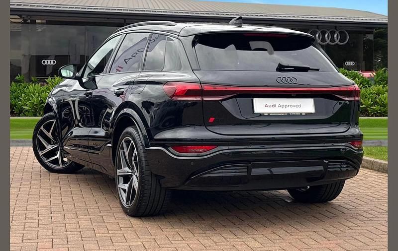 Begagnad Audi Q6 e-tron Advanced 284 kW (387 HK) 2024 Svart SUV