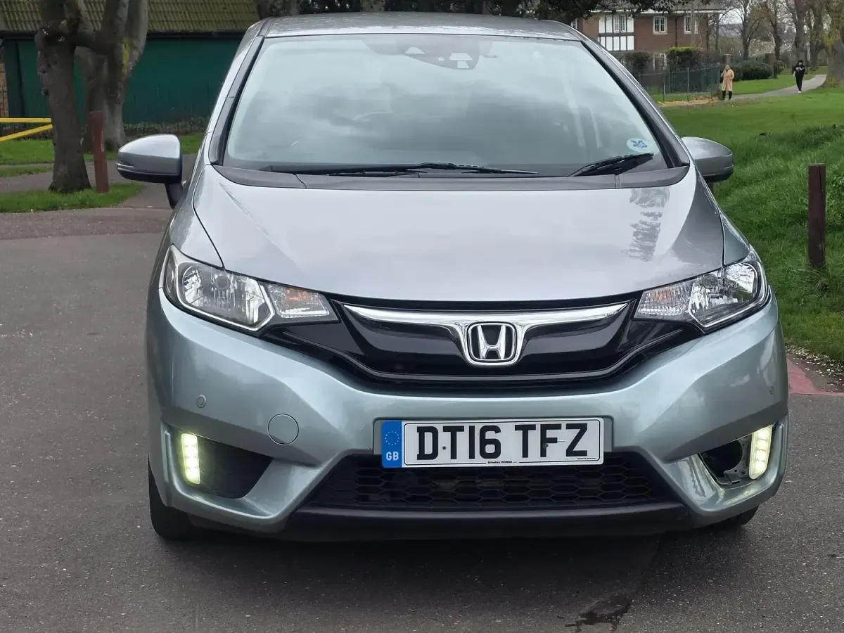 Used Honda Jazz SE 102 HP (75 kW) 2016 Silver Hatchback