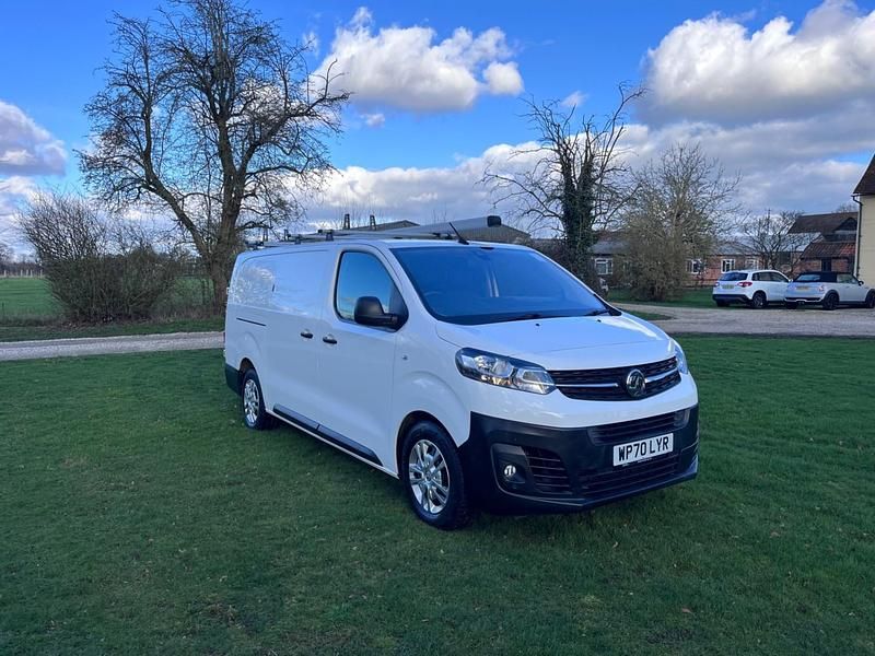 Used Vauxhall Vivaro 120 HP (88 kW) 2020 White MPV