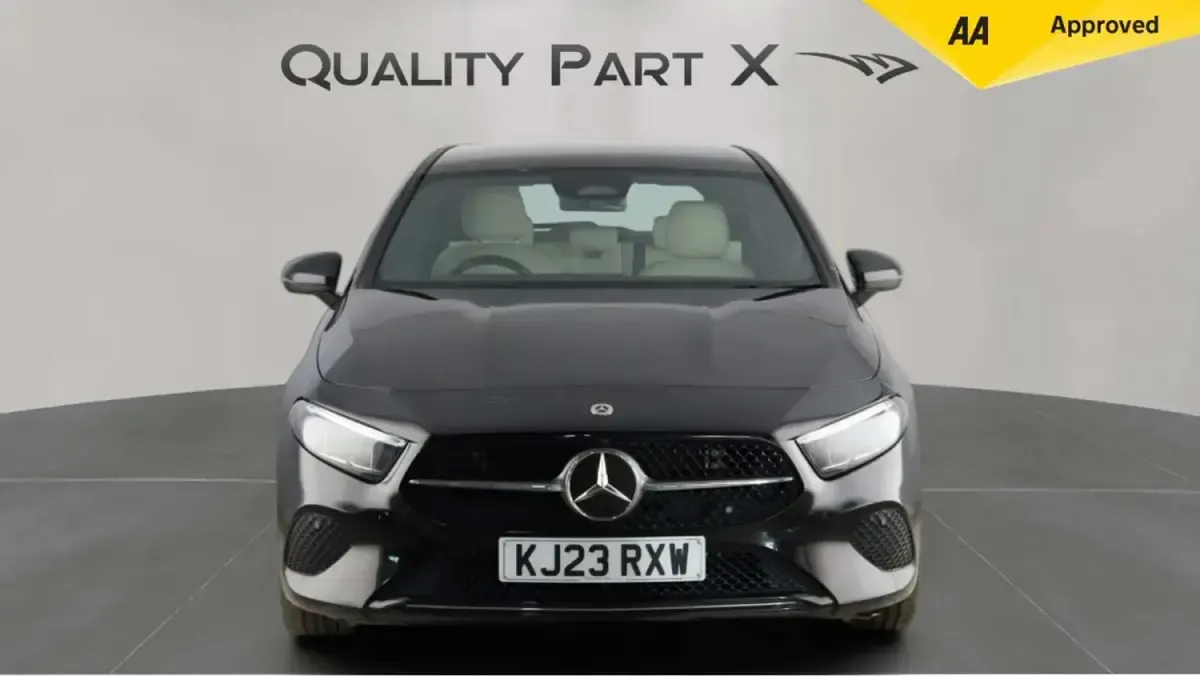Begagnad Mercedes A150 Executive 2023 Svart Halvkombi