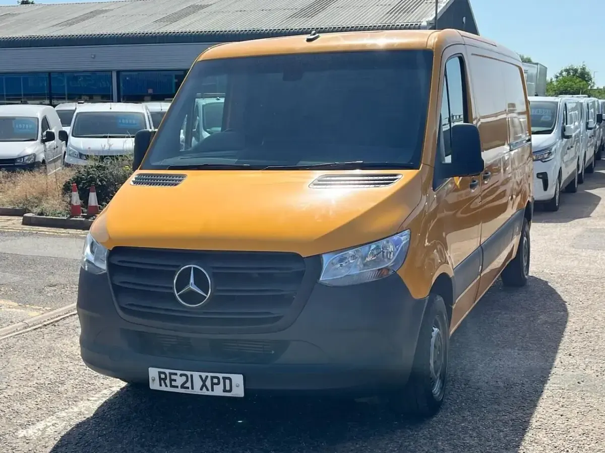 Used Mercedes Sprinter Progressive 140 HP (102 kW) 2021 Yellow Van