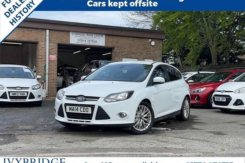 Used Ford Focus Zetec 115 HP (84 kW) 2014 White Hatchback