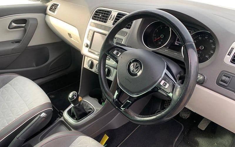 Used VW Polo Beats 60 HP (44 kW) 2017 White Hatchback